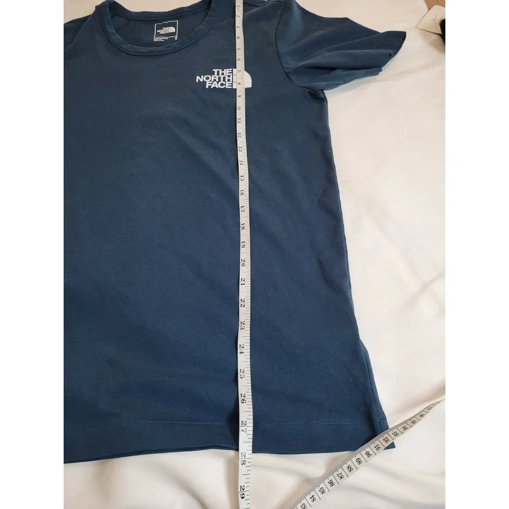 The Northface Himalayan Blue Poppy T-Shirt Size Medium‎ Short Sleeve Graphic